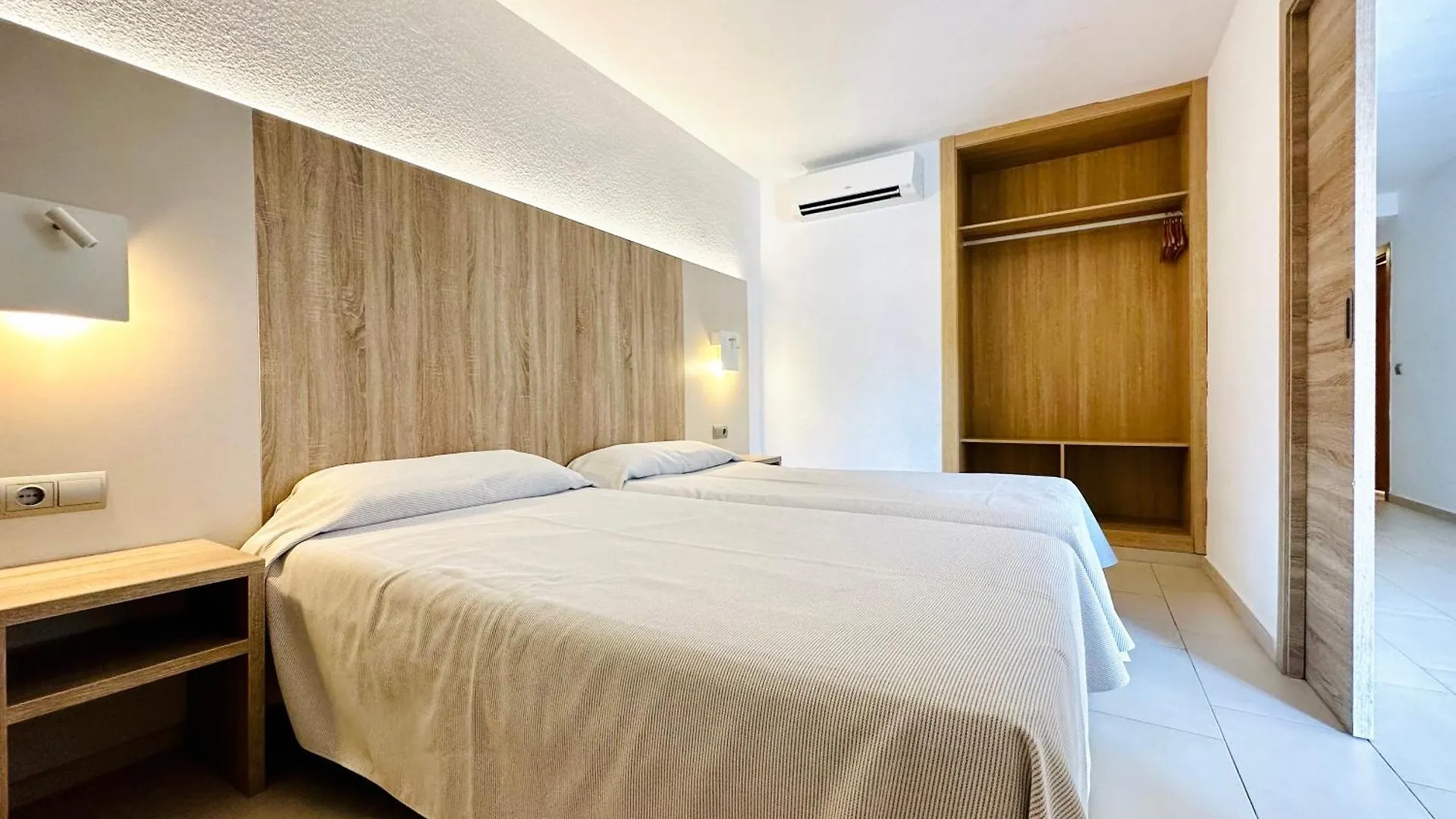 Apartamentos Jet - Adults Only Playa d'en Bossa 3*,